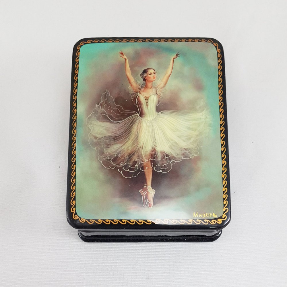 Lacquer Box with elements of hand painting ballet dancer