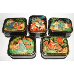 Lacquer Box Palekh Russian fairy tale in assortiment 7x5,5 cm. 2669