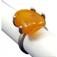 Amber ring with a large insert